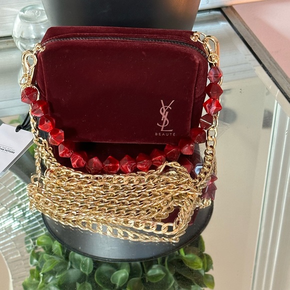 - Yves Saint Laurent - Picture 16 of 17